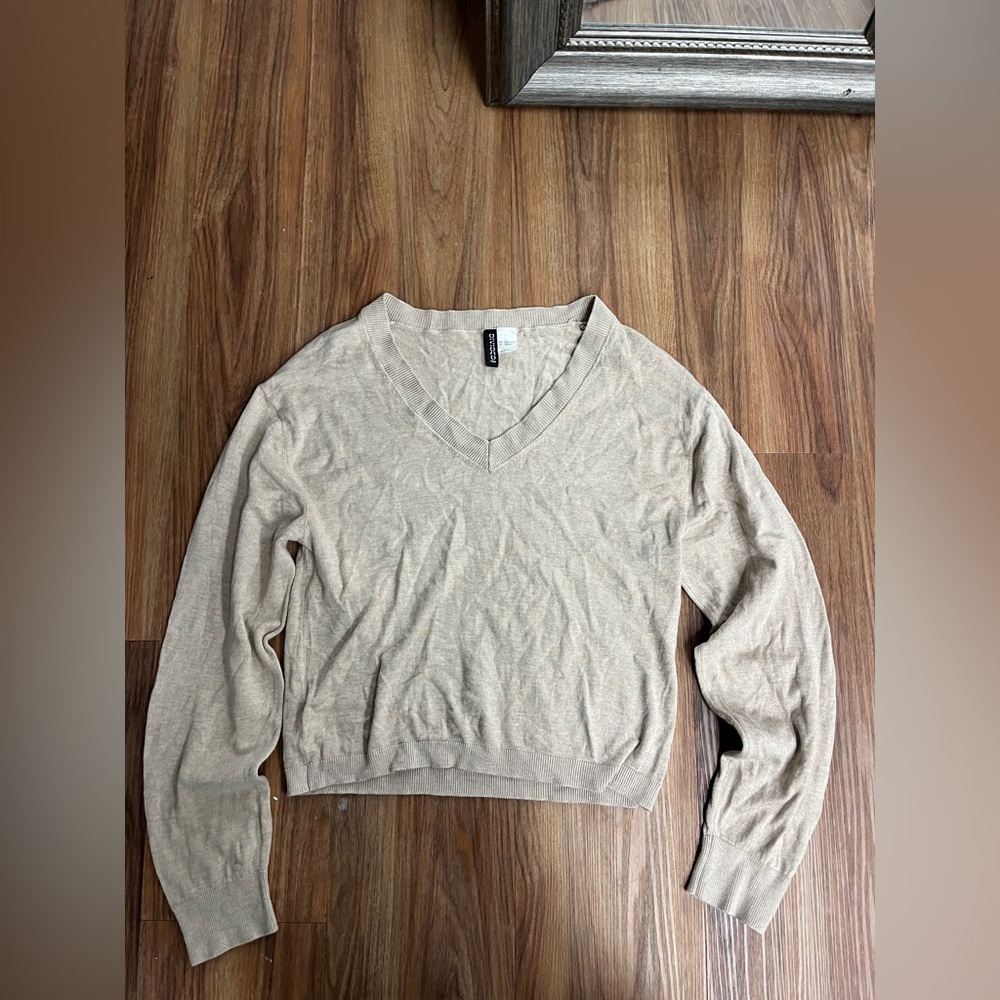 H&M Women's V-Neck Lightweight Beige Sweater